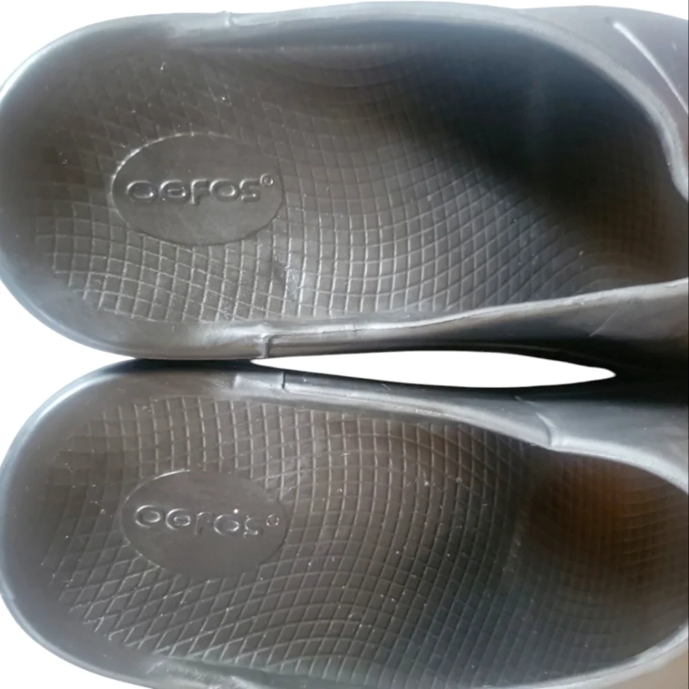 Oofos Black Luxe Latte Slide Unisex Sandals M11- W13 EU 44